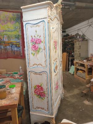 armoire d&eacute;cor&eacute;e sur commande